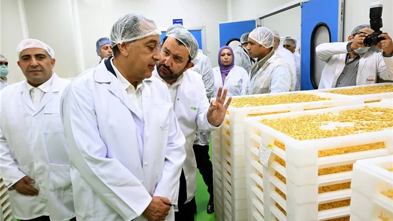 رئيس الوزراء يتفقد مصنع شركة 