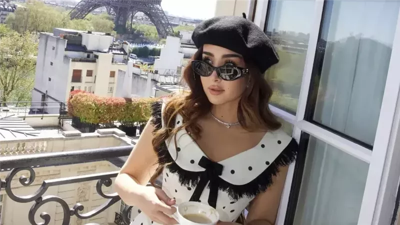 أناقة باريسية بلمسة عصرية.. هنا الزاهد تعيد إحياء البولكا دوت بأسلوب راقٍ في 2026