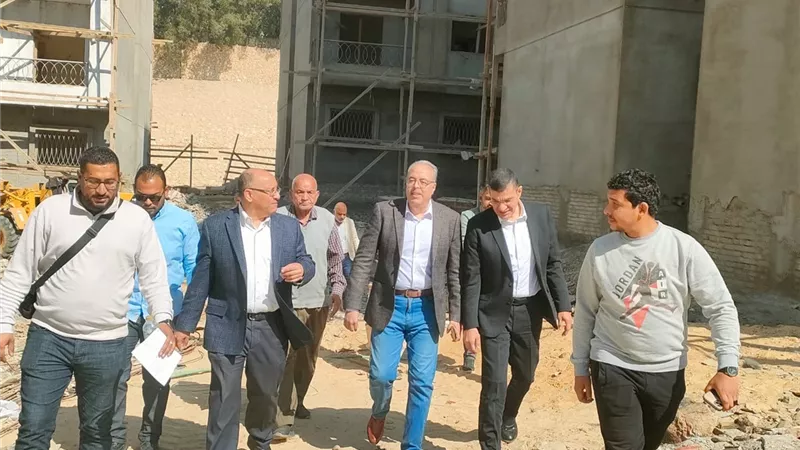 مسؤولو الوزارة يتفقدون مشروع «نزهة التجمع الثالث» بمدينة القاهرة الجديدة 