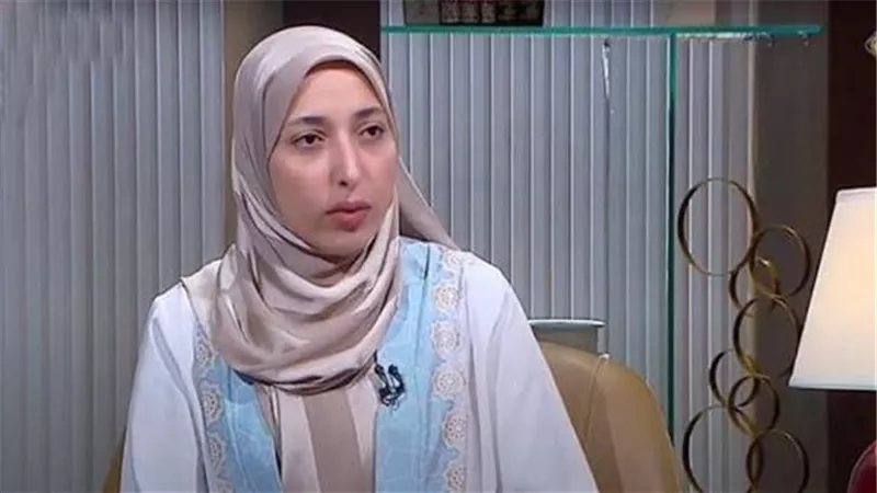 هل يجوز للمرأة إدخال النساء إلى القبور وتولي دفن المرأة؟.. أمينة الفتوى تُجيب