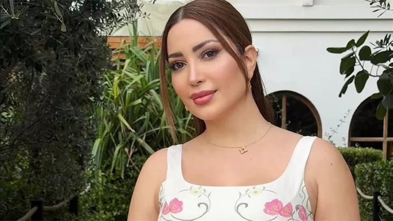 إطلالة ربيعية ناعمة… نسرين طافش تحتفي بأجواء شم النسيم بأسلوب أنيق وبسيط
