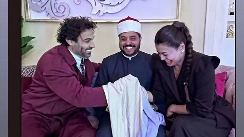 حقيقة زواج أحمد فهمي وأسماء جلال.. صورة أشعلت السوشيال ميديا