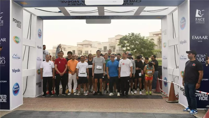 وزير الشباب والرياضة وسفير الإمارات يطلقان شارة البدء لسباق FACE الخيري بـ Uptown Cairo
