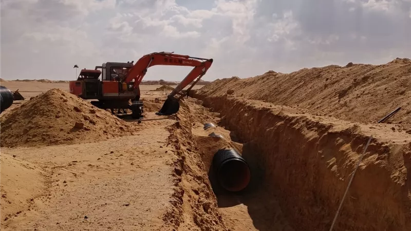 وزيرة الإسكان تتابع  تنفيذ مشروعات المرافق والطرق بالمناطق الصناعية في مدينة أكتوبر الجديدة