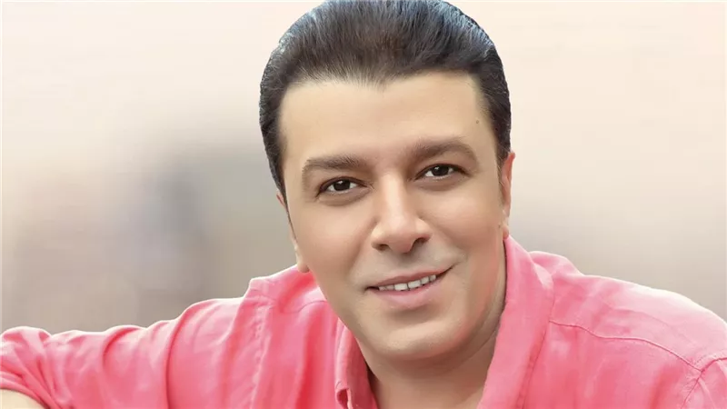 مصطفى كامل يعلّق على ظهور زياد ظاظا بملابس مثيرة: «مش متابع»
