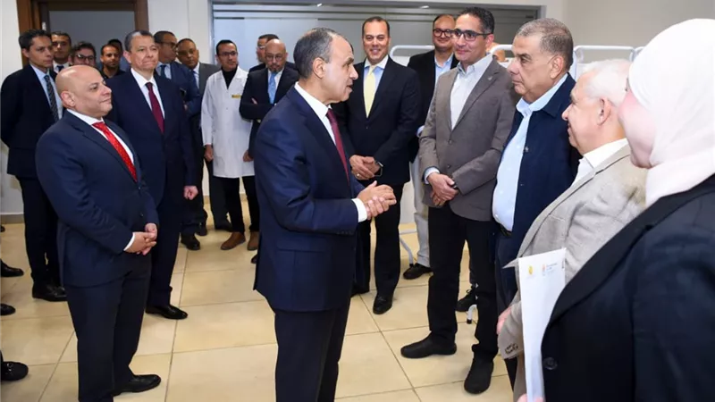 وزير الخارجية يطلق حملة للتبرع بالدم بمقر وزارة الخارجية لمستشفى ٥٧٣٥٧