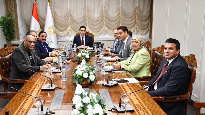 وزير الشباب والرياضة يلتقي مسؤولي شركة المقاولون العرب لإدارة المرافق  
