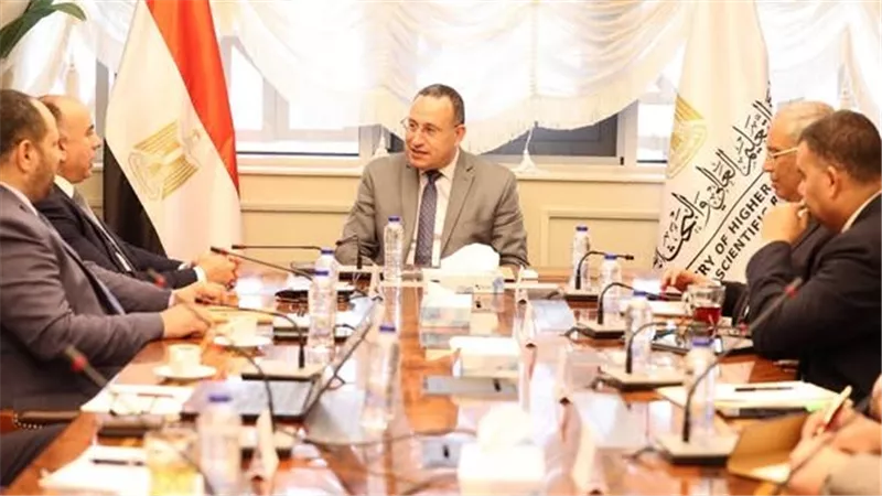 وزير التعليم العالي يبحث مع جهاز مستقبل مصر شراكة موسعة مع الجامعات والمراكز البحثية