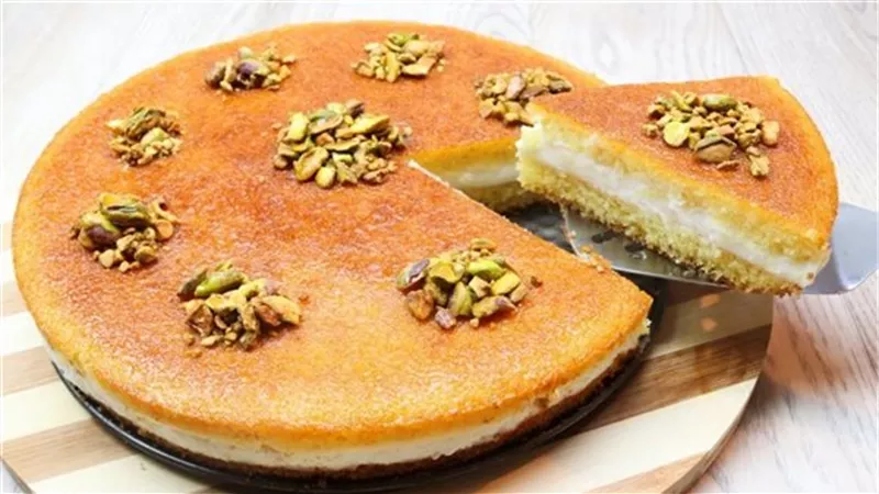 لعشاق الحلويات.. طريقة عمل كيكة البسبوسة بالكريمة