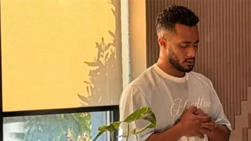 صورة محمد رمضان في المطار تشعل الجدل .. بين الإشادة والانتقادات