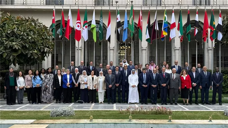 1. جامعة الدول العربية تطلق دورة متخصصة في الذكاء الاصطناعي لدعم الإدارة وصنع القرار