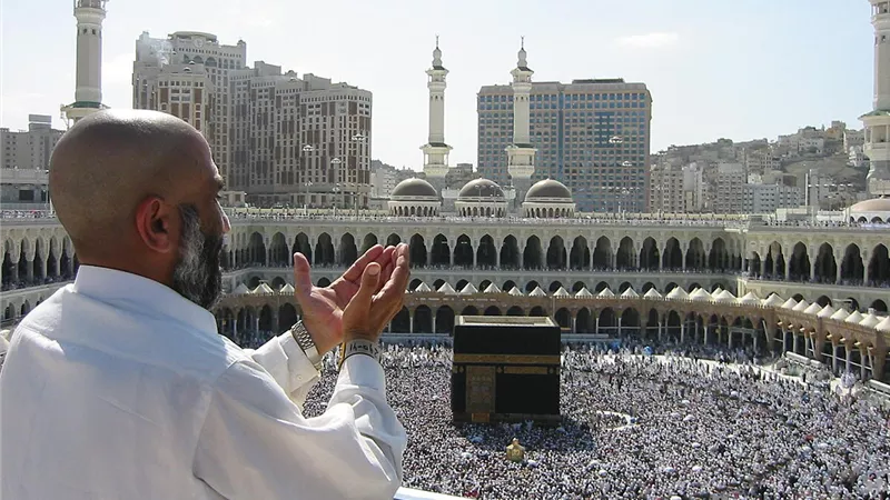هل يجوز الحج لمن عليه ديون مؤجلة؟..