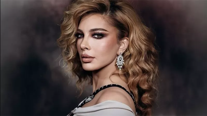 أصالة تتألق بالأبيض والأسود… أناقة كلاسيكية بروح عصرية تخطف الأنظار