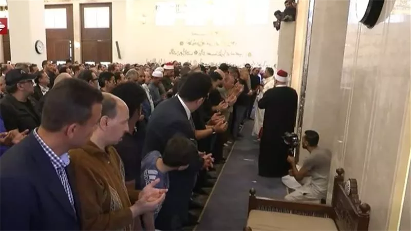 جنازة الفنان هاني شاكر في الشيخ زايد.. حضور فني واسع ووداع مهيب