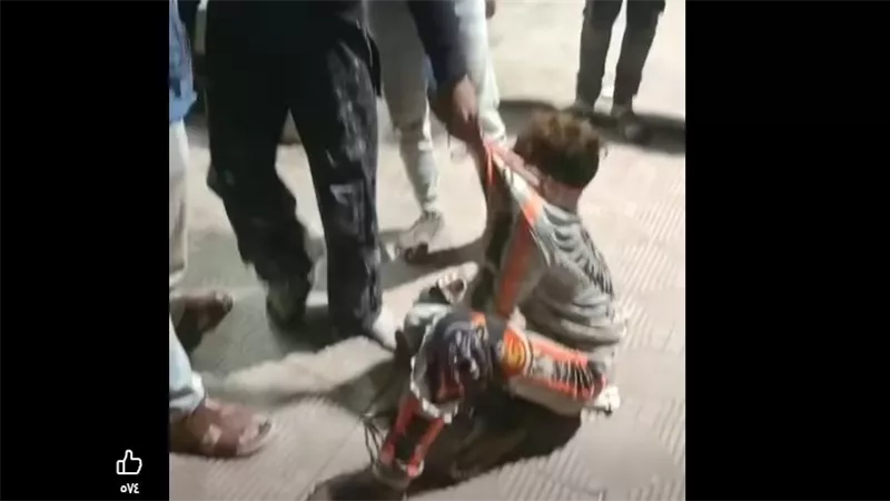 غضب واسع بالشرقية بعد التعدي على طفل وربطه مكان كلب بلدي.. والأمن يضبط المتهم