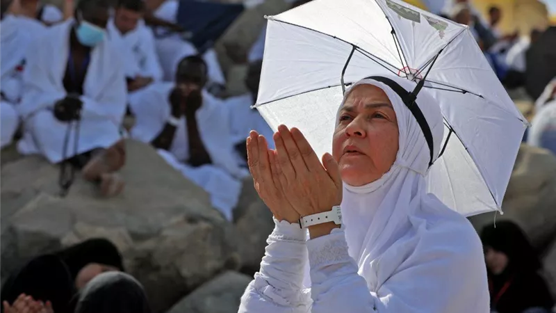   ما حكم الحج في عدة الوفاة لمن دفعت تكاليف الحج؟ .. الإفتاء تُجيب