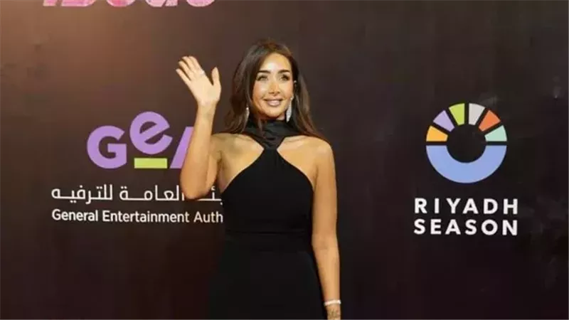 هنا الزاهد تتألق في العرض الخاص لفيلم “7Dogs” وحزن زوجة بيومي فؤاد يثير الجدل 