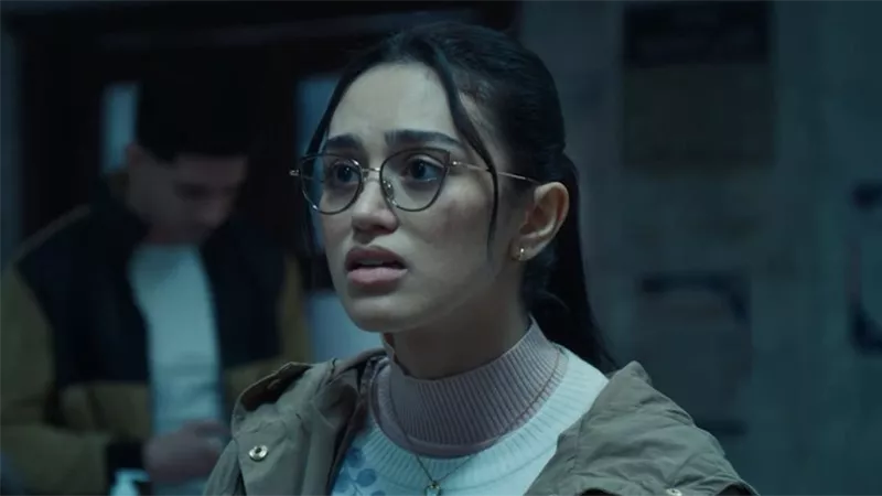 يارا عز تكشف دعم عمها أحمد عز لها في أولى خطواتها الفنية بعد نجاح “عرض وطلب”