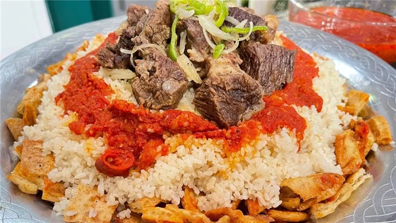 تفسير حلم أكل الفتة في المنام وعلاقته بالرزق والنعم الكثيرة