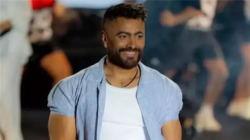 تامر حسني يشعل أجواء ستاد القاهرة استعدادًا لحفله المرتقب عقب مباراة مصر وروسيا