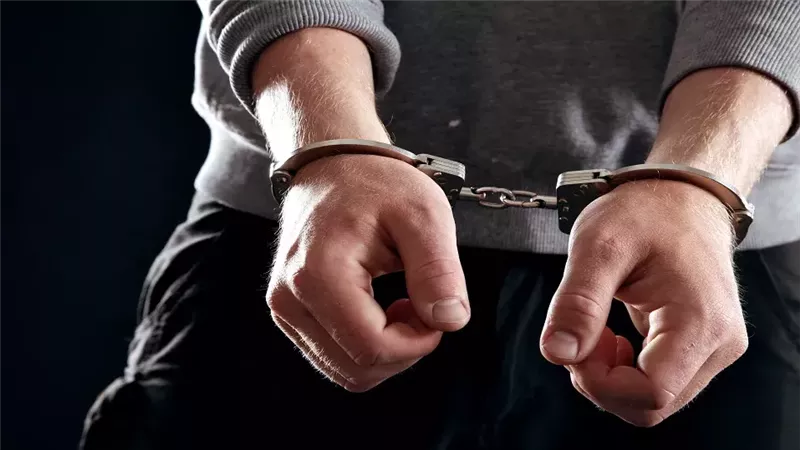 النيابة تأمر بتفريغ كاميرات المراقبة في واقعة اتهام مدرس بالتحرش اللفظي بمذيعة داخل مول بأكتوبر