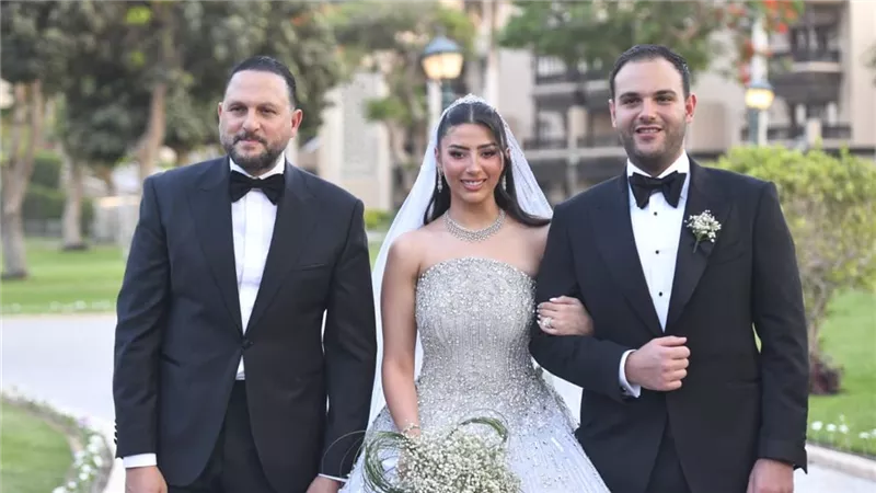 بحضور نجوم الفن أمام الأهرامات.. عماد زيادة يحتفل بزفاف ابنة شقيقه في أجواء عائلية مميزة