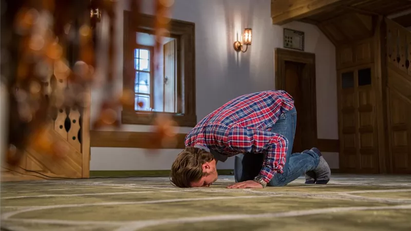  هل ترك سجود السهو ناسيًا يتطلّب إعادة الصلاة؟.. الإفتاء توضح