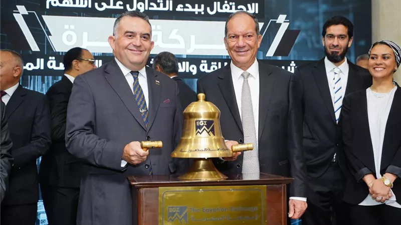 عمر رضوان يقرع جرس بدء تداول «قرة» بالسوق الرئيسي.. والبورصة تؤكد دعمها لنمو الشركات المصرية