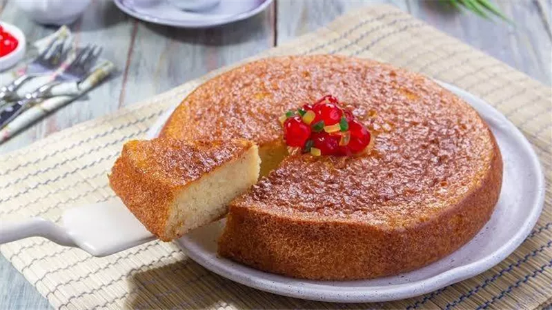 طريقة عمل كيكة الزبادي اللذيذة بمكونات بسيطة في مطبخك 