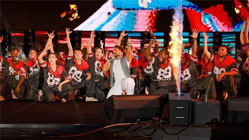بالصور.. النجم تامر حسنى يشعل أجواء احتفالية Fan Zone بالعاصمة الجديدة