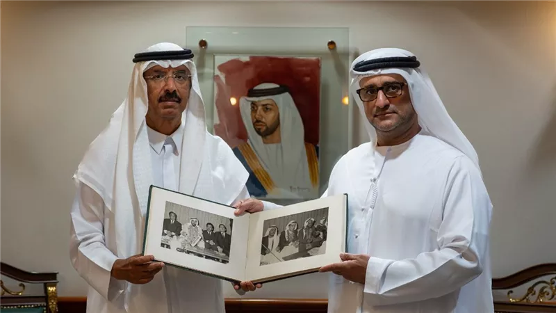 المر يهدي الأرشيف والمكتبة الوطنية صوراً تاريخية نادرة توثق زيارة الشيخ زايد الأولى إلى باكستان