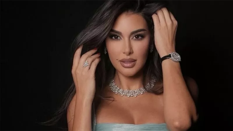 ياسمين صبري تتألق بالأخضر النعناعي ومجوهرات شوبارد.. إطلالة تجمع بين الرقي والفخامة