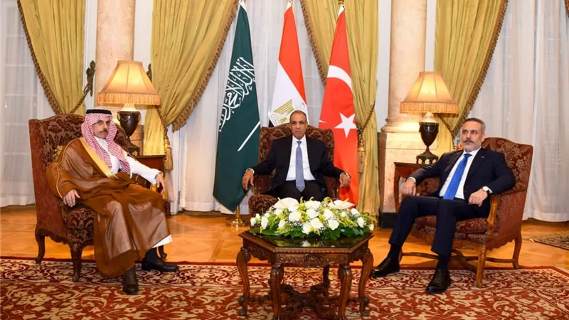 وزراء خارجية مصر والسعودية وتركيا يبحثون بالقاهرة تطورات الأوضاع الإقليمية
