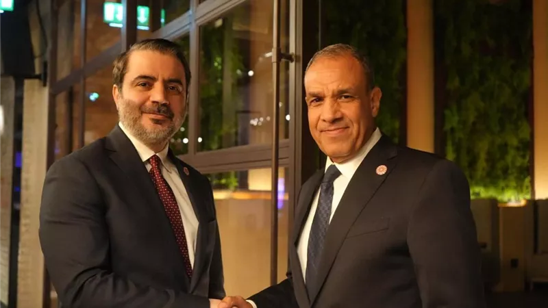 وزير الخارجية يؤكد لنظيره السوري دعم مصر لوحدة سوريا ورفض التدخلات الخارجية