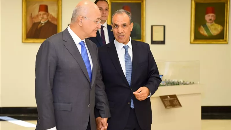 وزير الخارجية يؤكد للمفوضية السامية للاجئين التزام مصر بدعم اللاجئين وتطوير الإطار التشريعي المنظم للجوء