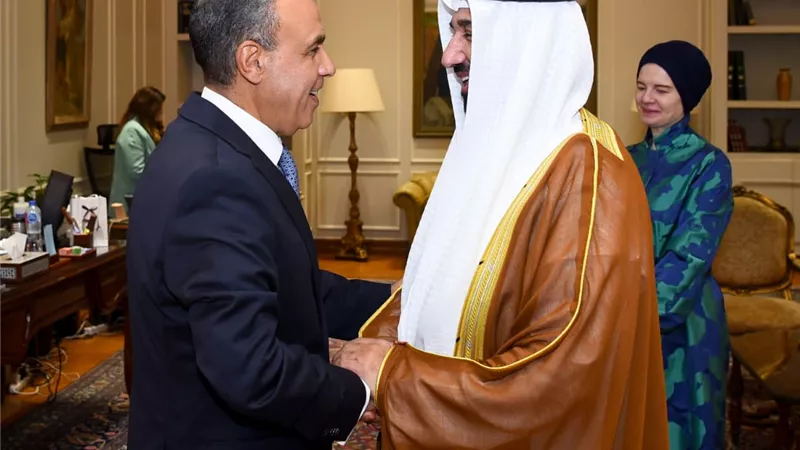 وزير الخارجية ورئيس البرلمان العربي يبحثان تعزيز العمل العربي المشترك ودعم الدبلوماسية البرلمانية  