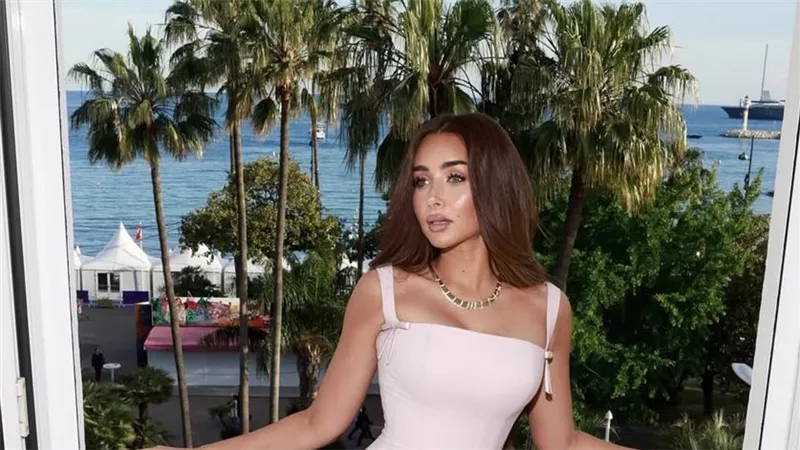 هنا الزاهد.. من نجمة الشاشة إلى أيقونة موضة تفرض حضورها في أبرز المحافل العالمية