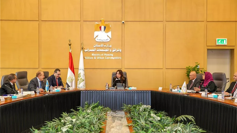 وزيرة الإسكان تبحث مع مستثمري العاشر من رمضان دعم التنمية الصناعية وتحسين الخدمات