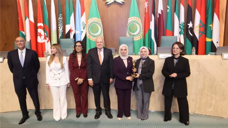 منح السفيرة فوزية زينل جائزة المرأة العربية للمسؤولية المجتمعية لعام 2026