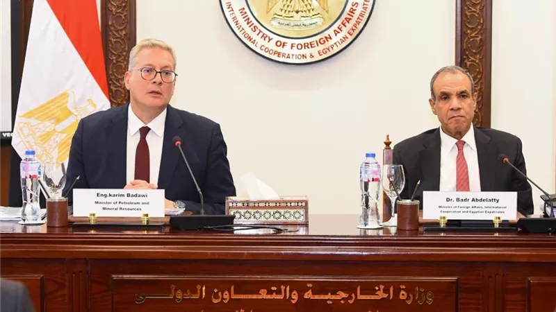 الخارجية والبترول تستعرضان أمام السفراء الأجانب فرص الاستثمار في قطاعي الطاقة والثروة المعدنية