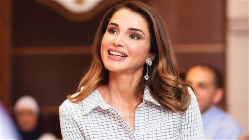 صورة دافئة ورسالة مؤثرة.. مفاجأة سعيدة تعلنها الملكة رانيا 