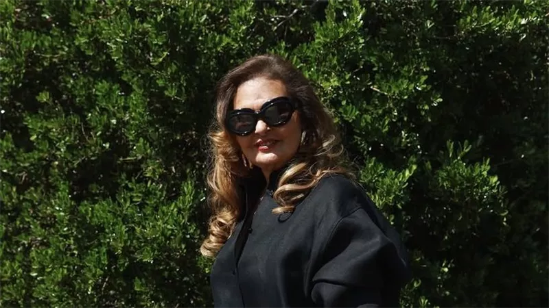 إطلالة عربية خطفت باريس.. يسرا تتألق في عرض Balenciaga للهوت كوتور
