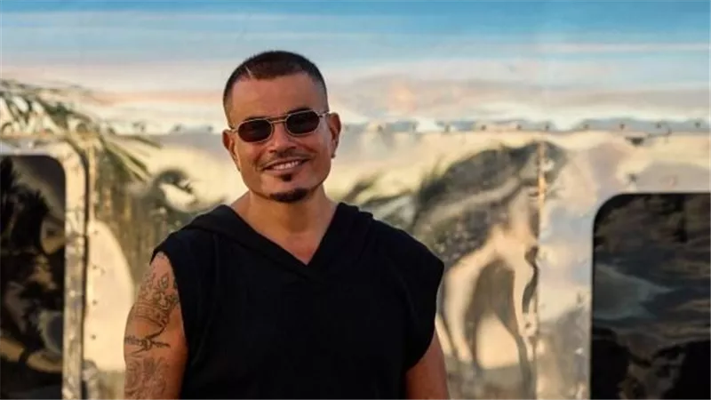 خلف الكواليس.. عمرو دياب يضع اللمسات الأخيرة على ألبوم الصيف