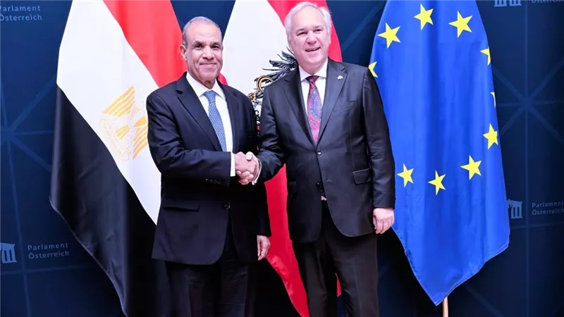 وزير الخارجية يبحث مع رئيس البرلمان النمساوي تعزيز التعاون الثنائي والتطورات الإقليمية