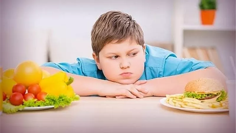  صغارنا والميزان.. كيف ننقذ أطفالنا من مصيدة السمنة دون حرمان؟