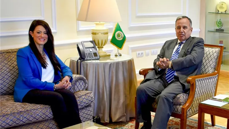 نبيل فهمي ورانيا المشاط يبحثان تعزيز التعاون بين جامعة الدول العربية والإسكوا لدعم التنمية العربية