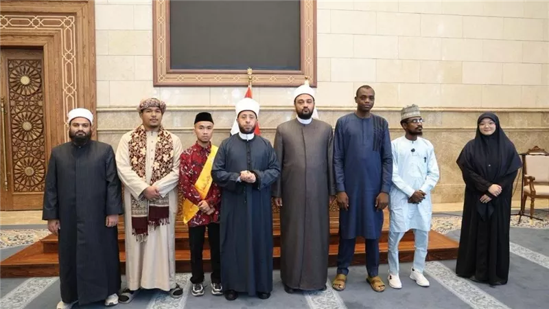 وزير الأوقاف يكرم خريجي منحة المجلس الأعلى للشئون الإسلامية 