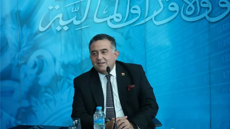 رئيس البورصة المصرية يبحث مع شركات الوساطة خطط تطوير السوق وتعزيز كفاءة التداول