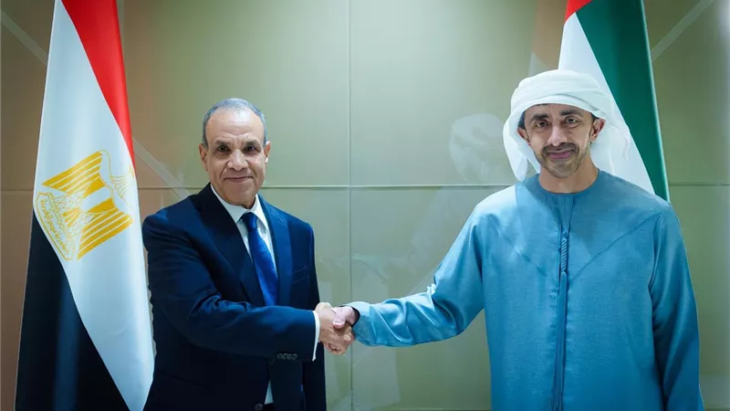 وزير الخارجية يبحث مع نظيره الإماراتي في أبوظبي تعزيز العلاقات الثنائية وتنسيق المواقف بشأن تطورات المنطقة