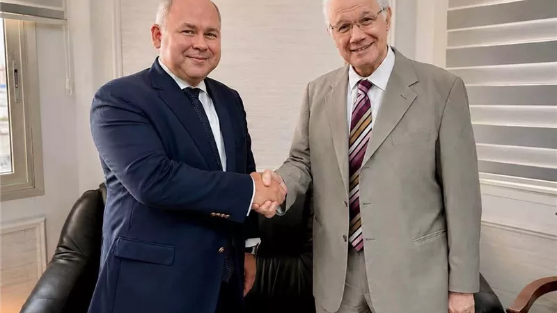 الجامعة المصرية الروسية والبيت الروسي بالقاهرة يبحثان تعزيز التعاون الثقافي والتعليمي